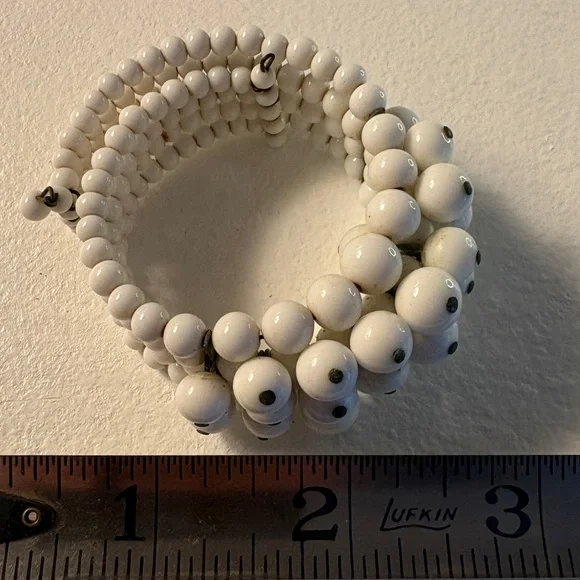 Vintage Expandable White Milk Glass Bead Cha Cha Bracelet - Picture 7 of 8
